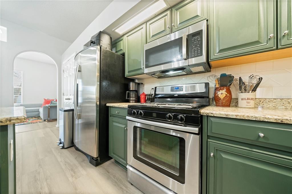 For Sale: $525,000 (4 beds, 3 baths, 2493 Square Feet)