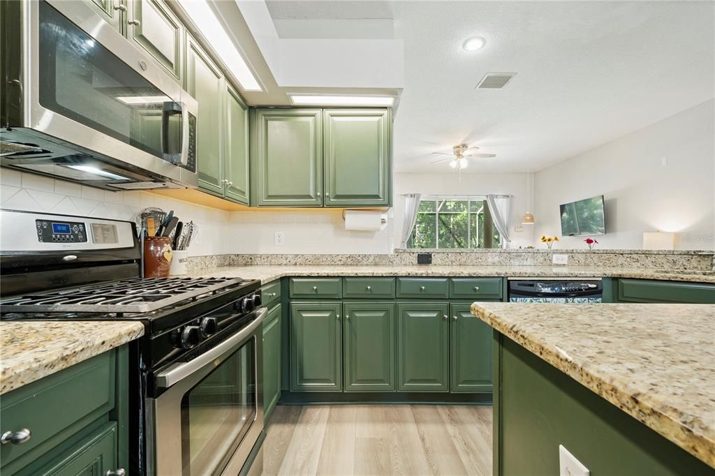 For Sale: $525,000 (4 beds, 3 baths, 2493 Square Feet)