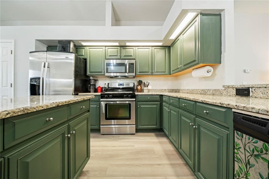 For Sale: $525,000 (4 beds, 3 baths, 2493 Square Feet)