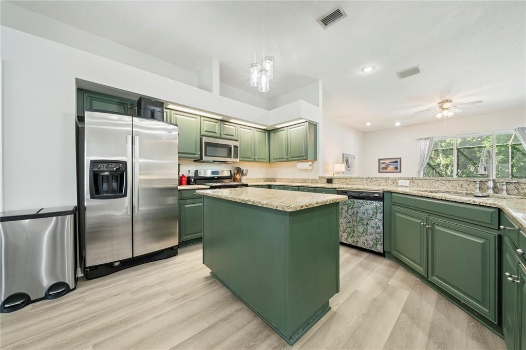For Sale: $525,000 (4 beds, 3 baths, 2493 Square Feet)