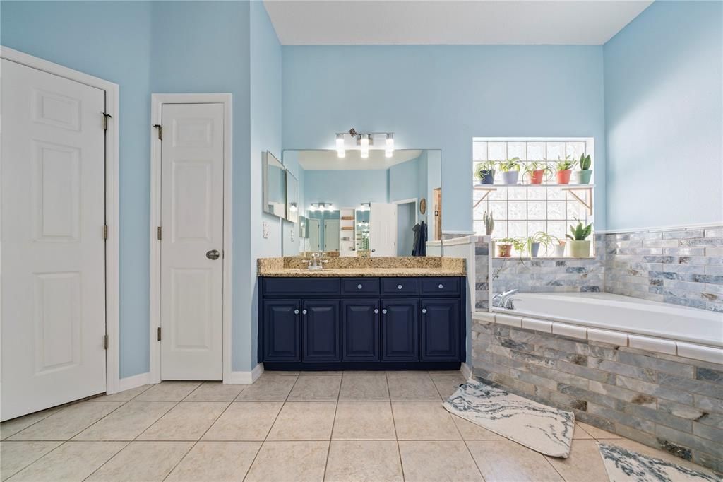 For Sale: $525,000 (4 beds, 3 baths, 2493 Square Feet)