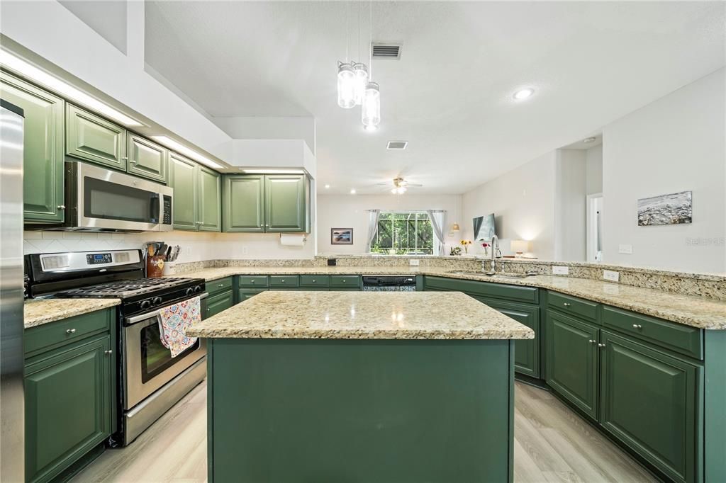 For Sale: $525,000 (4 beds, 3 baths, 2493 Square Feet)