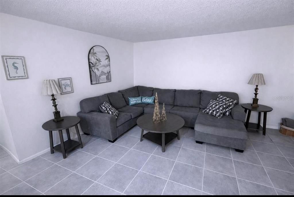 For Rent: $3,500 (2 beds, 2 baths, 906 Square Feet)