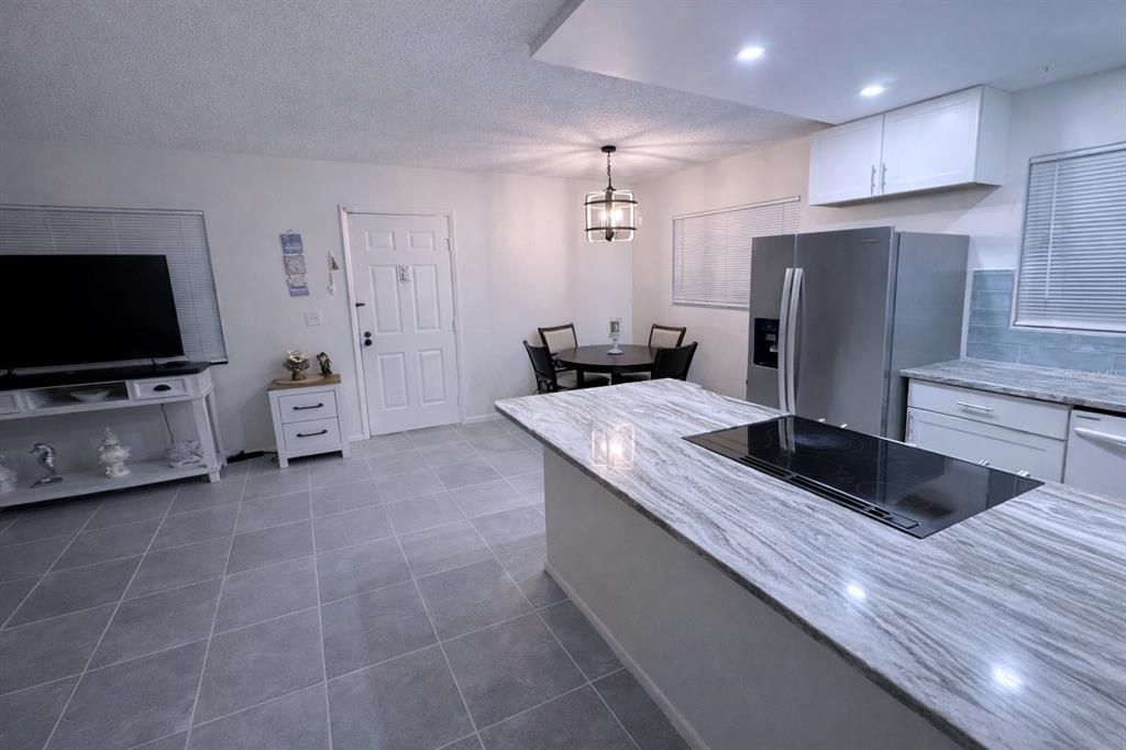 For Rent: $3,500 (2 beds, 2 baths, 906 Square Feet)