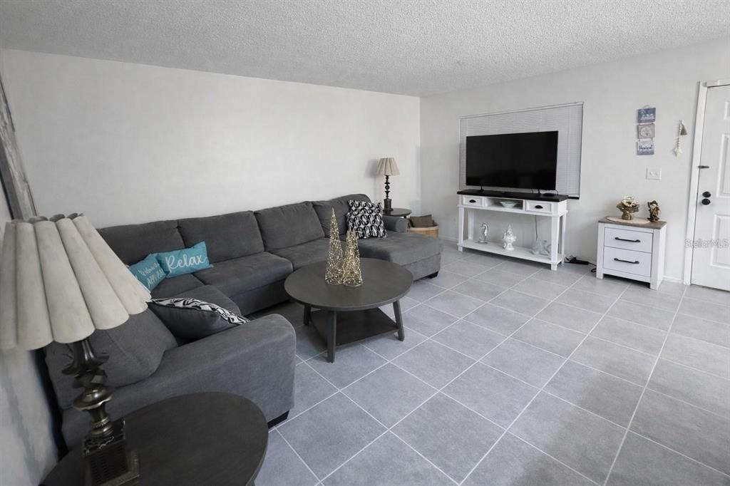 For Rent: $3,500 (2 beds, 2 baths, 906 Square Feet)