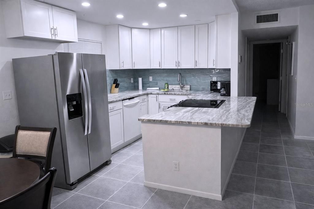 For Rent: $3,500 (2 beds, 2 baths, 906 Square Feet)