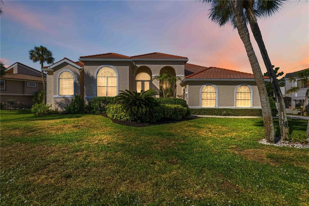 For Sale: $1,250,000 (4 beds, 3 baths, 2827 Square Feet)