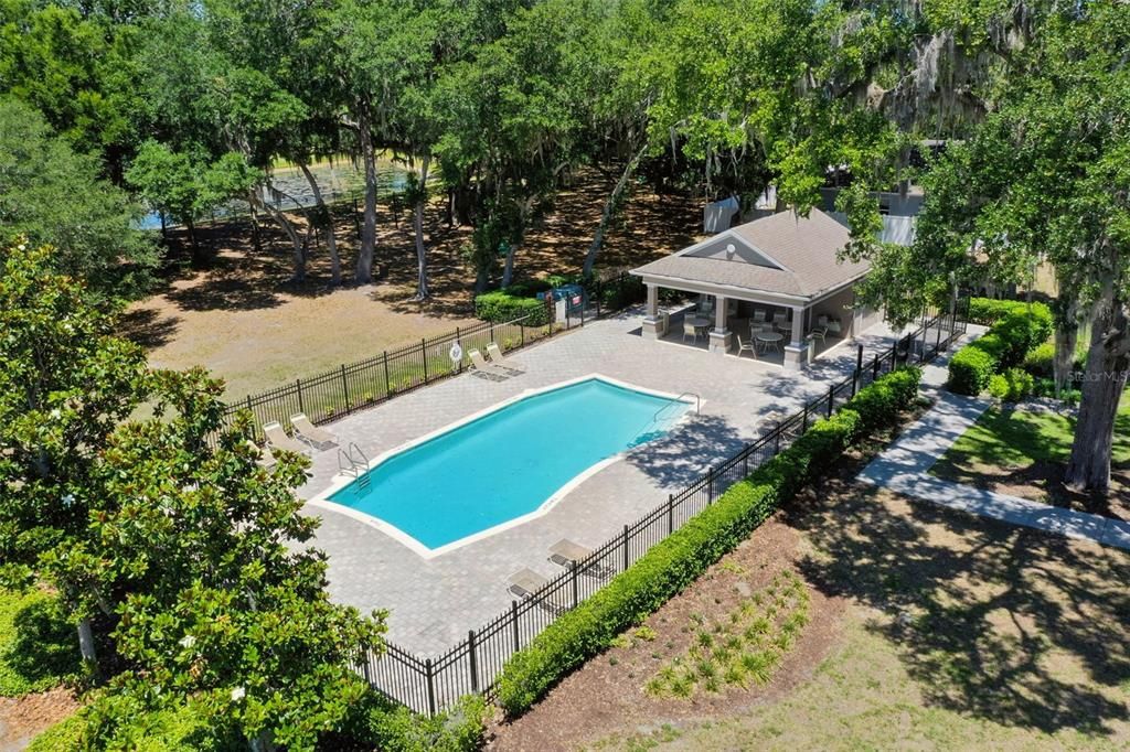 Activo con contrato: $360,000 (4 camas, 2 baños, 2831 Pies cuadrados)