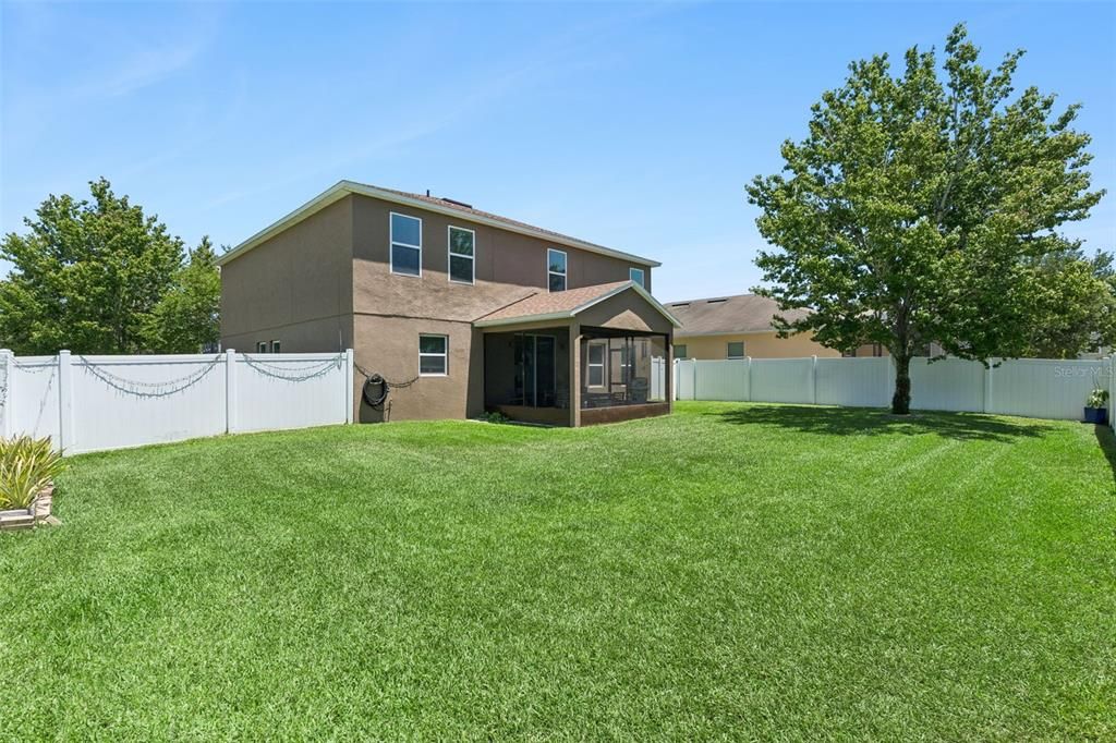 Activo con contrato: $360,000 (4 camas, 2 baños, 2831 Pies cuadrados)