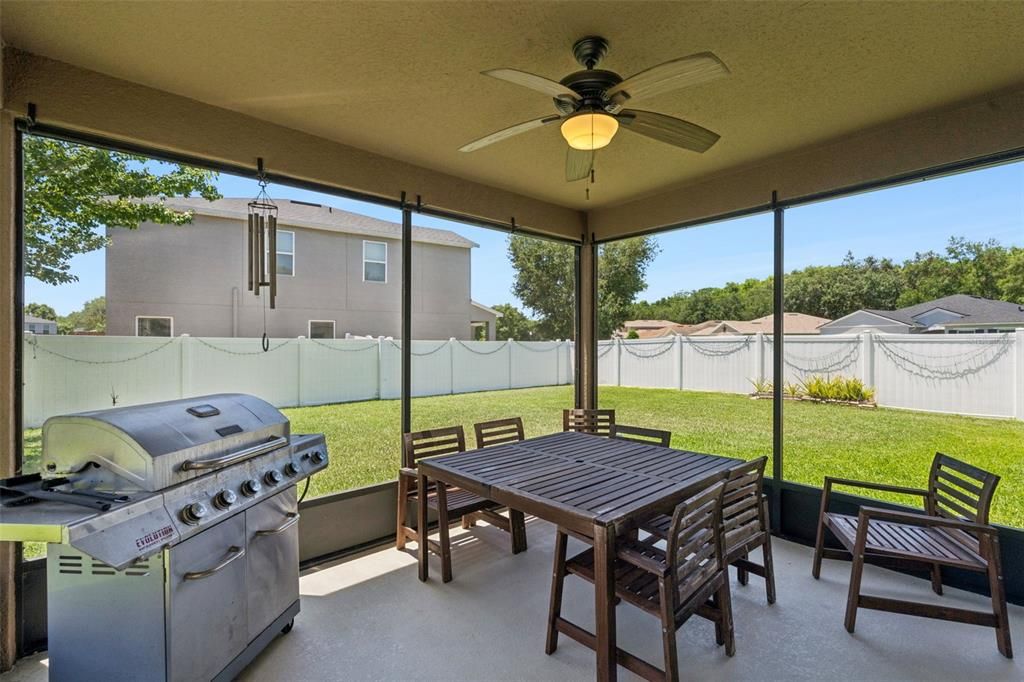 Activo con contrato: $360,000 (4 camas, 2 baños, 2831 Pies cuadrados)