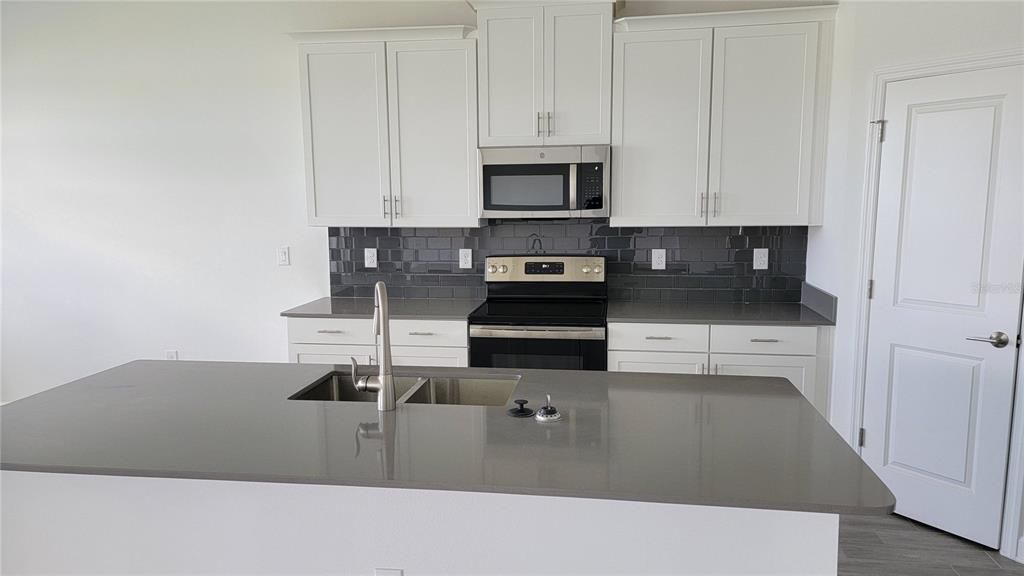 For Rent: $2,950 (4 beds, 3 baths, 2656 Square Feet)