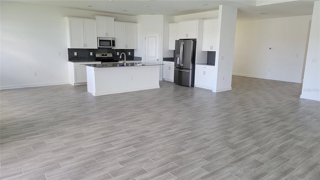 For Rent: $2,950 (4 beds, 3 baths, 2656 Square Feet)