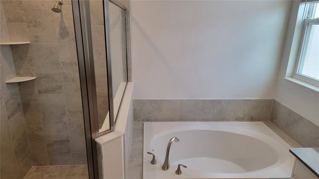 For Rent: $2,950 (4 beds, 3 baths, 2656 Square Feet)