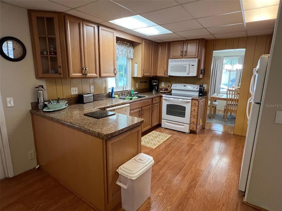 На продажу: $149,000 (2 спален, 2 ванн, 1152 Квадратных фут)