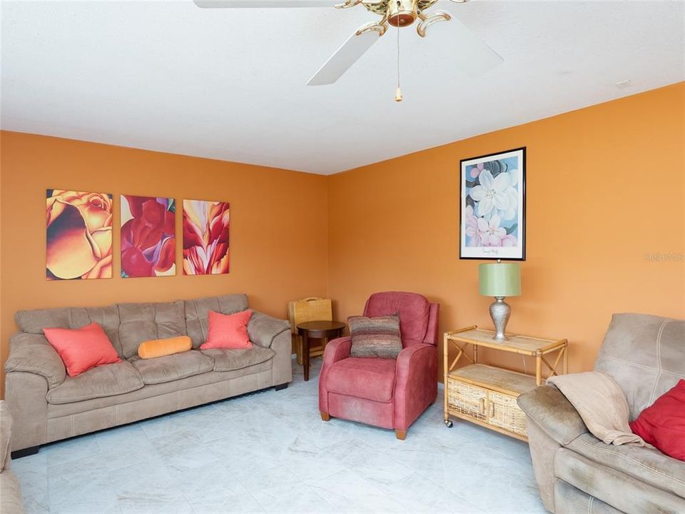 For Sale: $169,900 (2 beds, 2 baths, 1055 Square Feet)