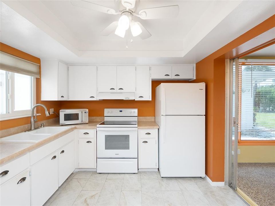 For Sale: $169,900 (2 beds, 2 baths, 1055 Square Feet)