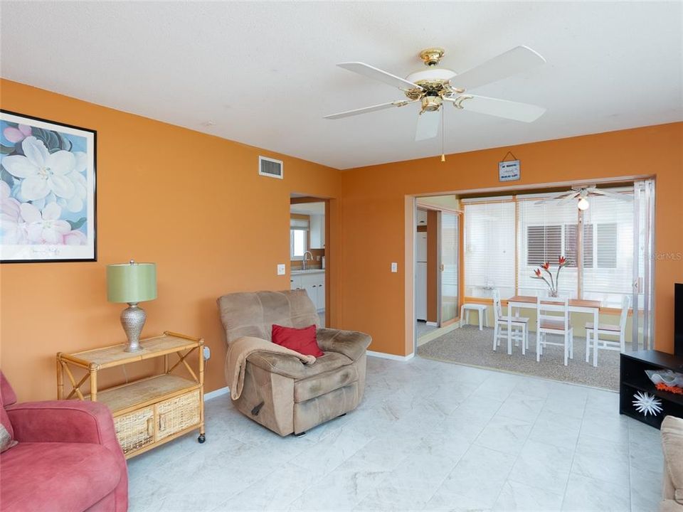 For Sale: $169,900 (2 beds, 2 baths, 1055 Square Feet)