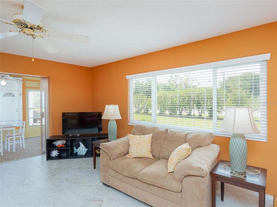 For Sale: $169,900 (2 beds, 2 baths, 1055 Square Feet)