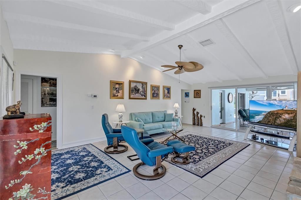 For Sale: $2,350,000 (3 beds, 2 baths, 1972 Square Feet)