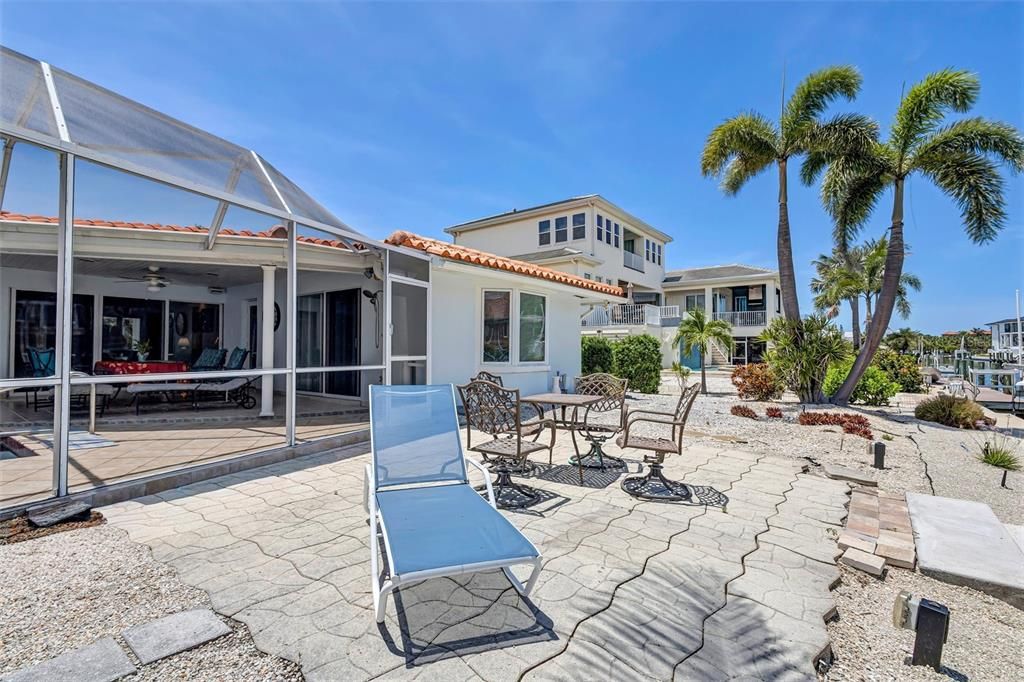 For Sale: $2,350,000 (3 beds, 2 baths, 1972 Square Feet)