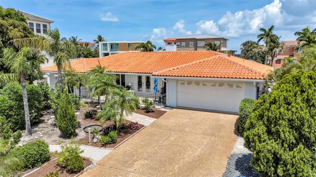For Sale: $2,350,000 (3 beds, 2 baths, 1972 Square Feet)