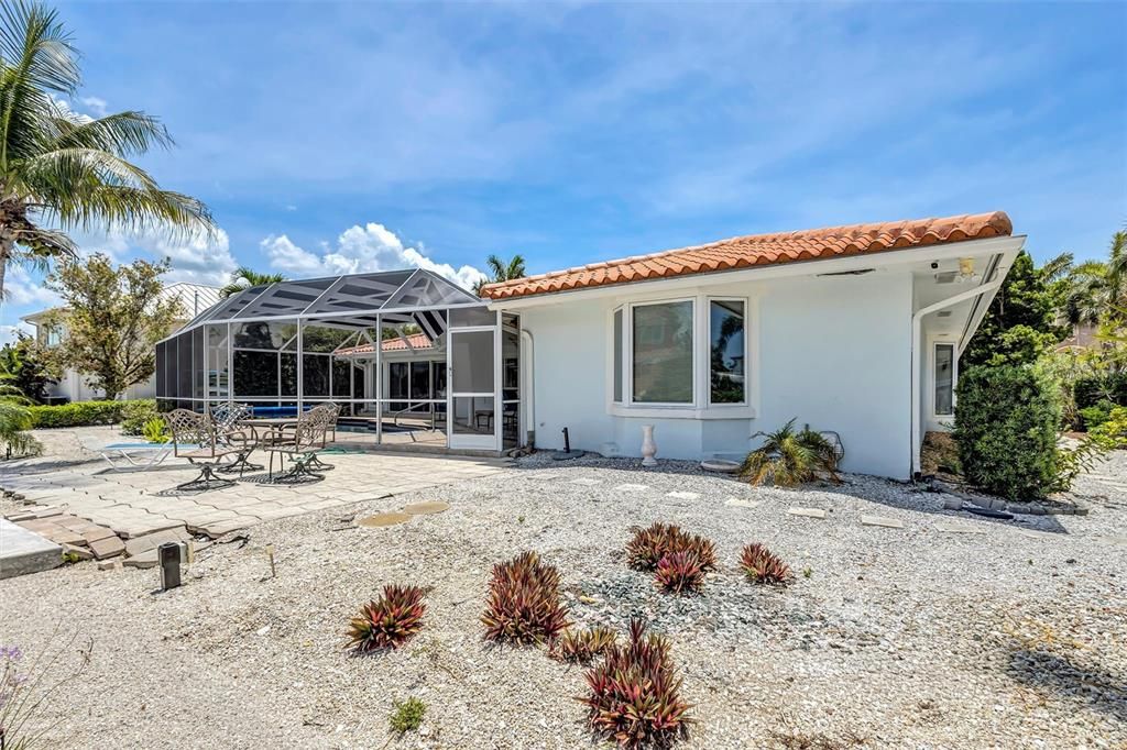 For Sale: $2,350,000 (3 beds, 2 baths, 1972 Square Feet)
