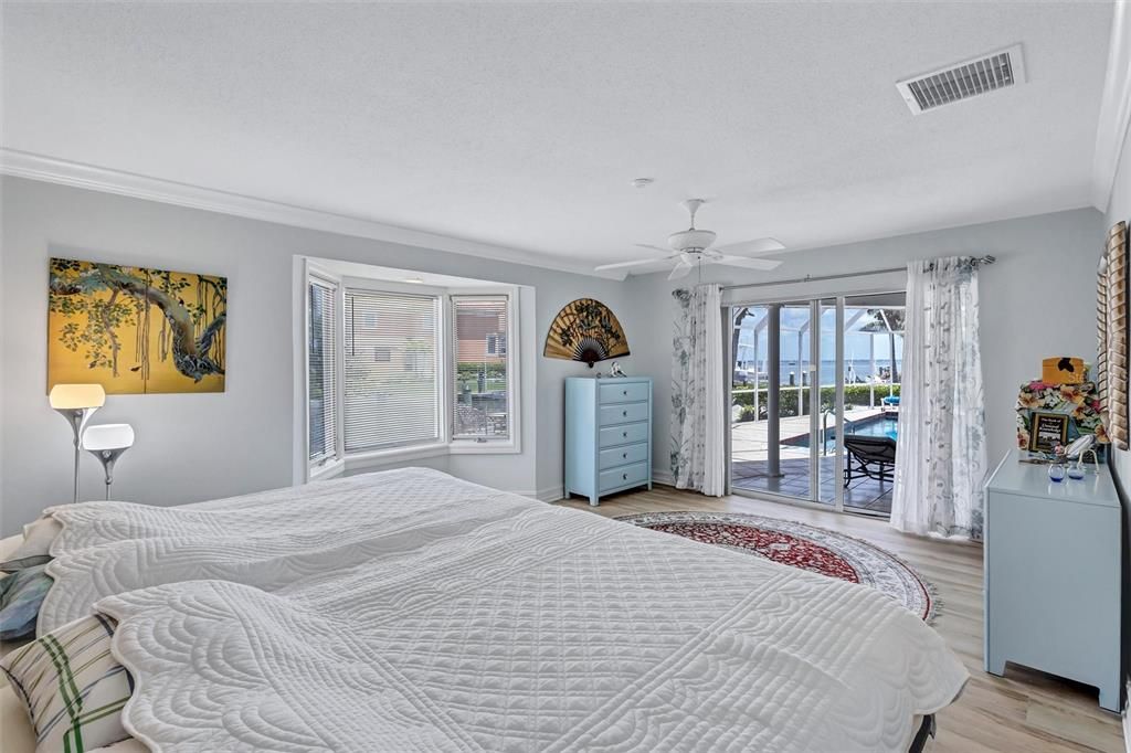 For Sale: $2,350,000 (3 beds, 2 baths, 1972 Square Feet)