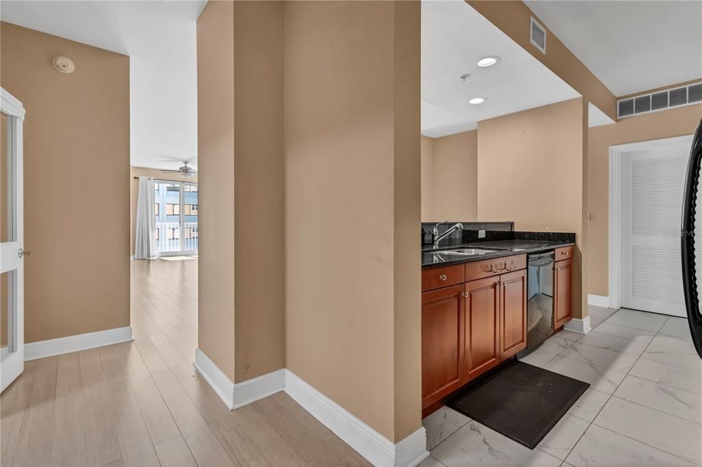 В аренду: $3,300 (3 спален, 2 ванн, 1636 Квадратных фут)