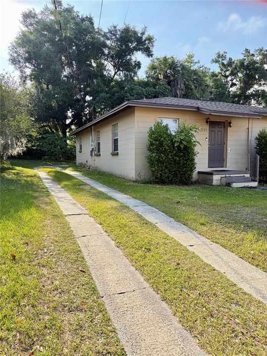 For Sale: $144,000 (2 beds, 1 baths, 748 Square Feet)