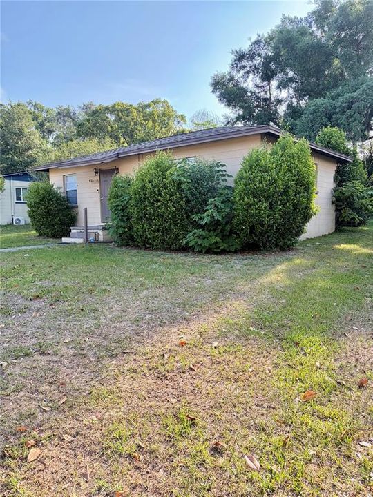 For Sale: $144,000 (2 beds, 1 baths, 748 Square Feet)