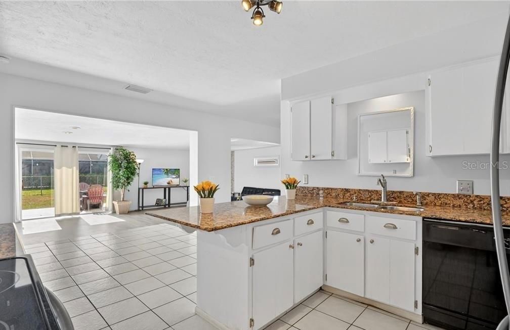 На продажу: $299,000 (2 спален, 2 ванн, 1604 Квадратных фут)