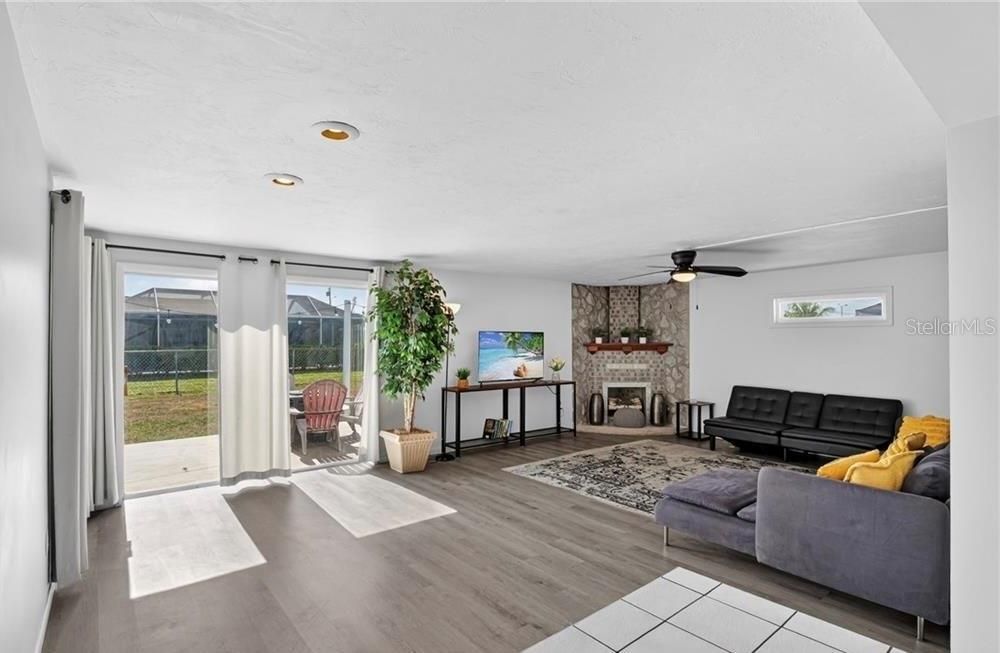 На продажу: $299,000 (2 спален, 2 ванн, 1604 Квадратных фут)