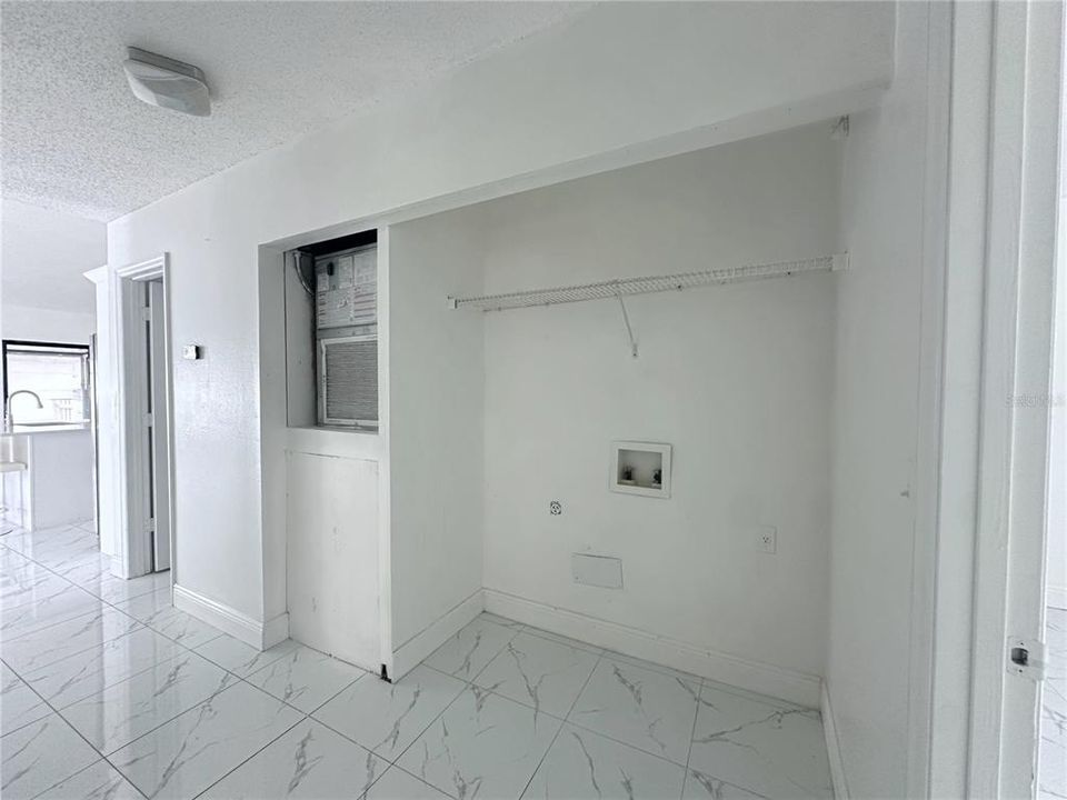 Active With Contract: $349,900 (3 beds, 2 baths, 1259 Square Feet)