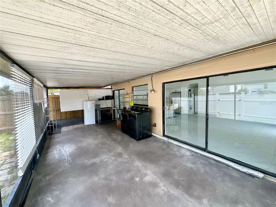 Active With Contract: $349,900 (3 beds, 2 baths, 1259 Square Feet)