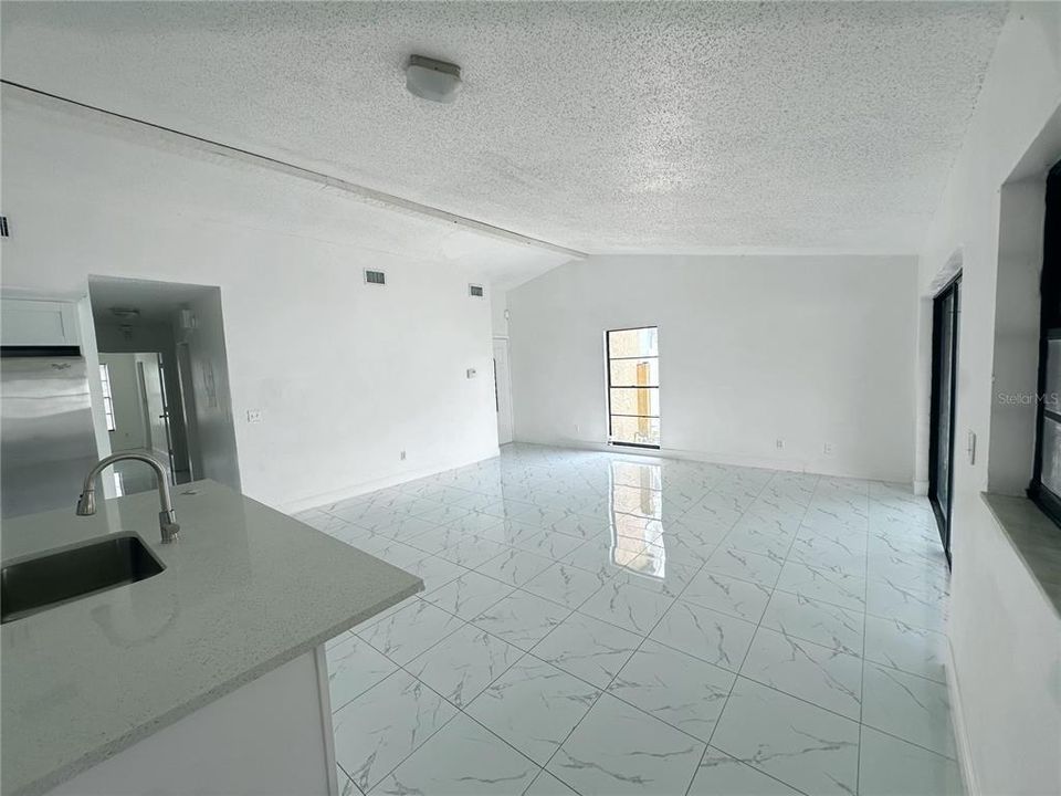 Active With Contract: $349,900 (3 beds, 2 baths, 1259 Square Feet)
