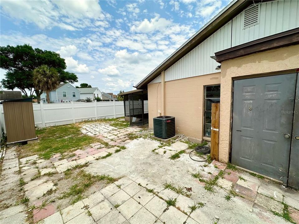 Active With Contract: $349,900 (3 beds, 2 baths, 1259 Square Feet)