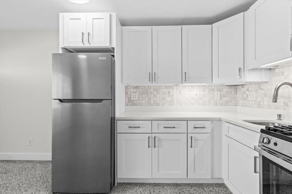 For Sale: $149,999 (1 beds, 1 baths, 435 Square Feet)