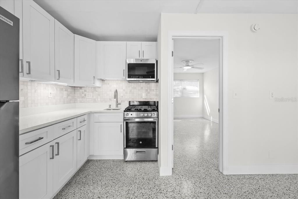 For Sale: $149,999 (1 beds, 1 baths, 435 Square Feet)