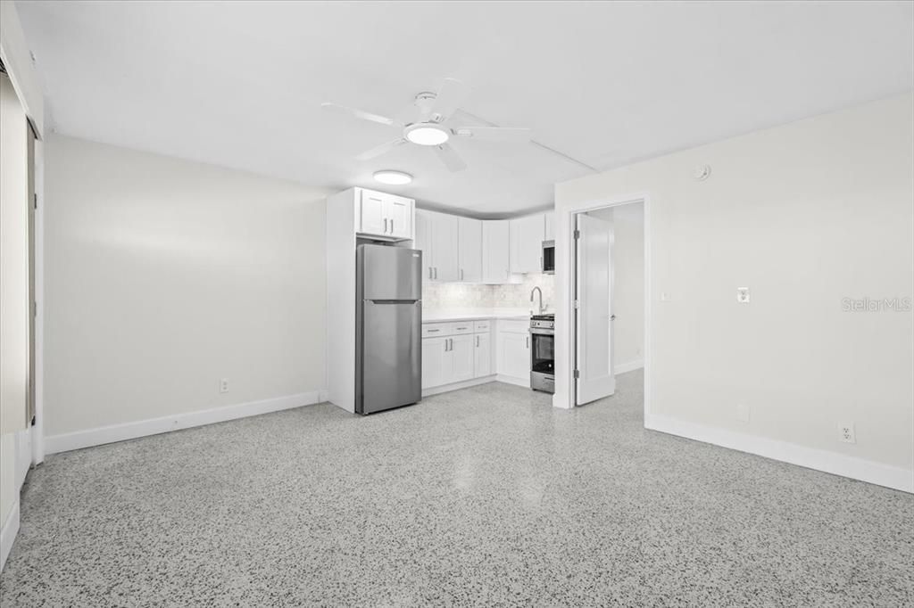 For Sale: $149,999 (1 beds, 1 baths, 435 Square Feet)