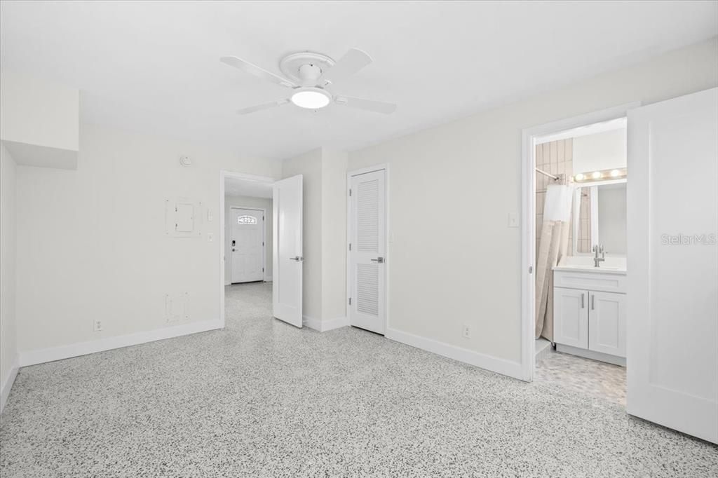 For Sale: $149,999 (1 beds, 1 baths, 435 Square Feet)