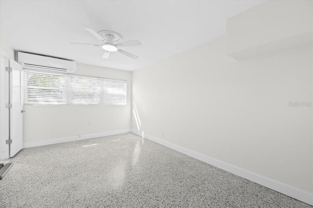 For Sale: $149,999 (1 beds, 1 baths, 435 Square Feet)