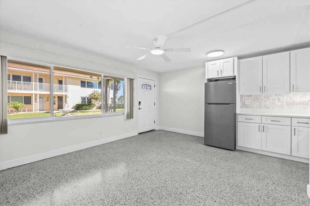 For Sale: $149,999 (1 beds, 1 baths, 435 Square Feet)