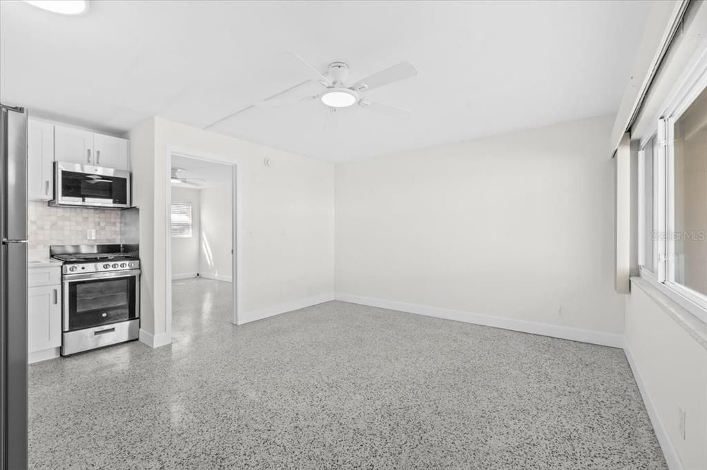 For Sale: $149,999 (1 beds, 1 baths, 435 Square Feet)