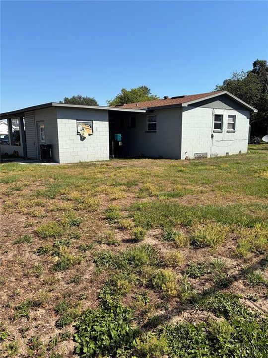 Active With Contract: $168,300 (3 beds, 2 baths, 984 Square Feet)