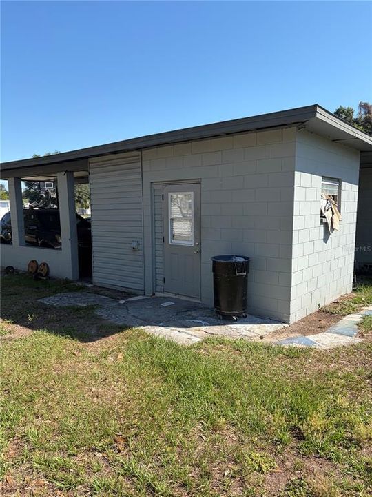 Active With Contract: $168,300 (3 beds, 2 baths, 984 Square Feet)