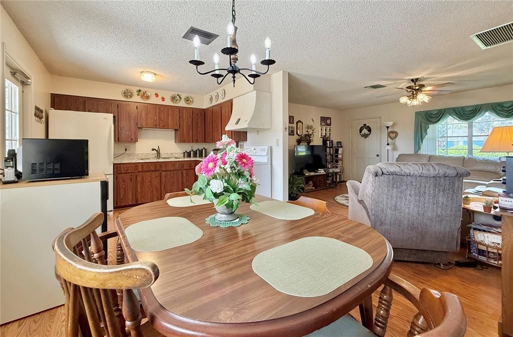 Active With Contract: $285,000 (3 beds, 2 baths, 1350 Square Feet)