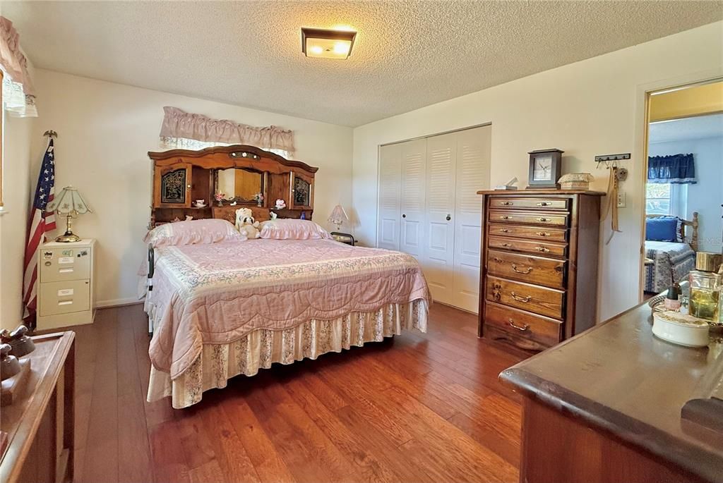 Active With Contract: $285,000 (3 beds, 2 baths, 1350 Square Feet)