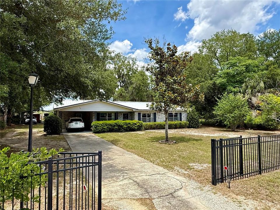 Active With Contract: $285,000 (3 beds, 2 baths, 1350 Square Feet)