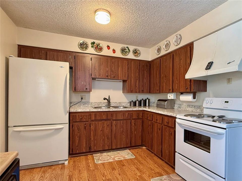 Active With Contract: $285,000 (3 beds, 2 baths, 1350 Square Feet)