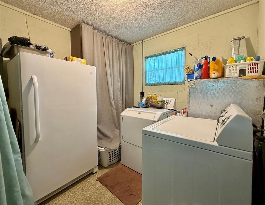 Active With Contract: $285,000 (3 beds, 2 baths, 1350 Square Feet)